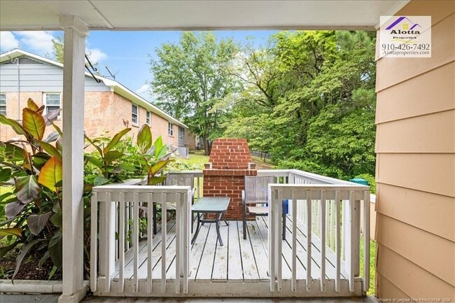 Building Photo - 743 Rustland Dr