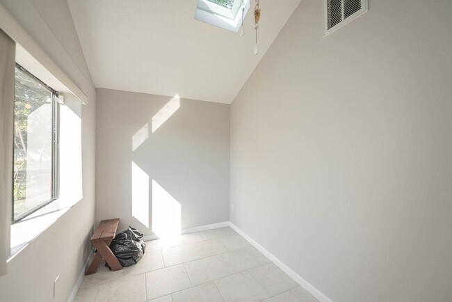 Building Photo - Welcome to this spacious three-bedroom, three-bath home in the heart of Palm Bay