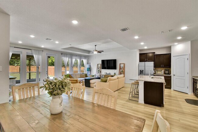 Building Photo - 632 Friar Tuck Dr