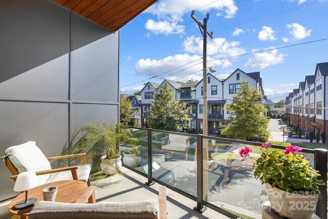 Building Photo - 3301 Spencer St