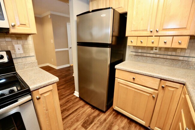 Building Photo - Fantastic 2-Bedroom Townhome In Linkhorn! ...