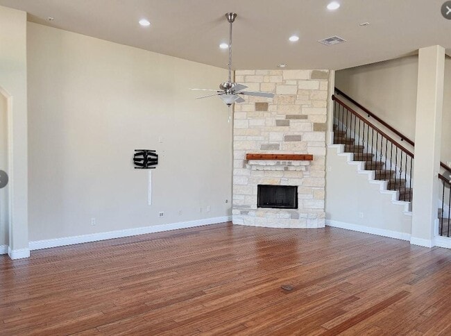 Building Photo - 26726 Grey Peregrine Dr