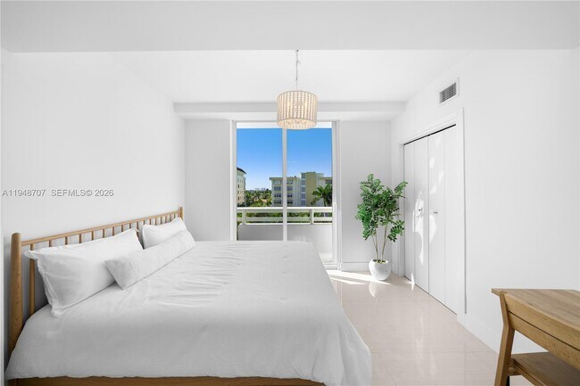 Building Photo - 1150 102nd St