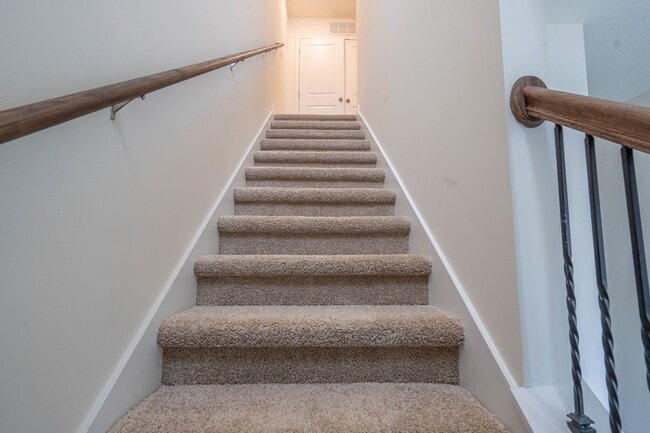 Building Photo - Beautiful newly constructed 3 bed and 2.5 bath townhouse with garage in the heart of jonesborough.