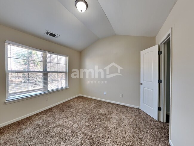 Building Photo - 812 Whitfield Oak Rd