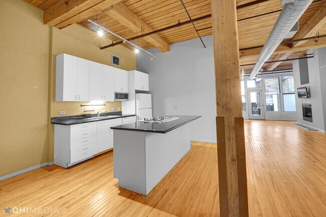 Building Photo - 1000 W Washington Blvd