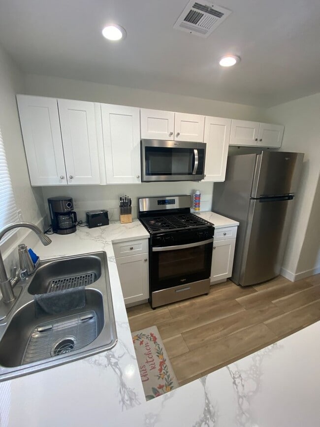 Building Photo - 5028 S Rainbow Blvd