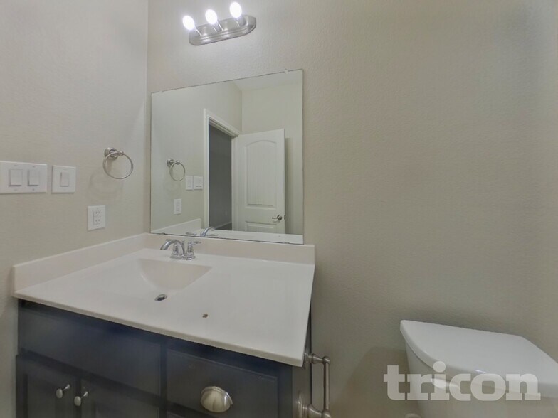 Building Photo - 701 Gold Hl Trl