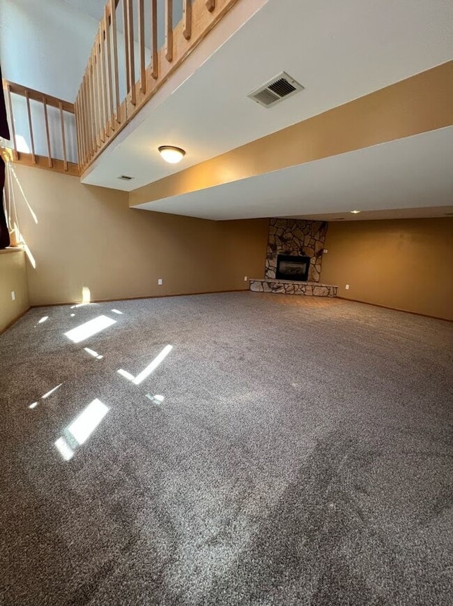 Building Photo - Long Realty & Property Management - 5 Bedr...
