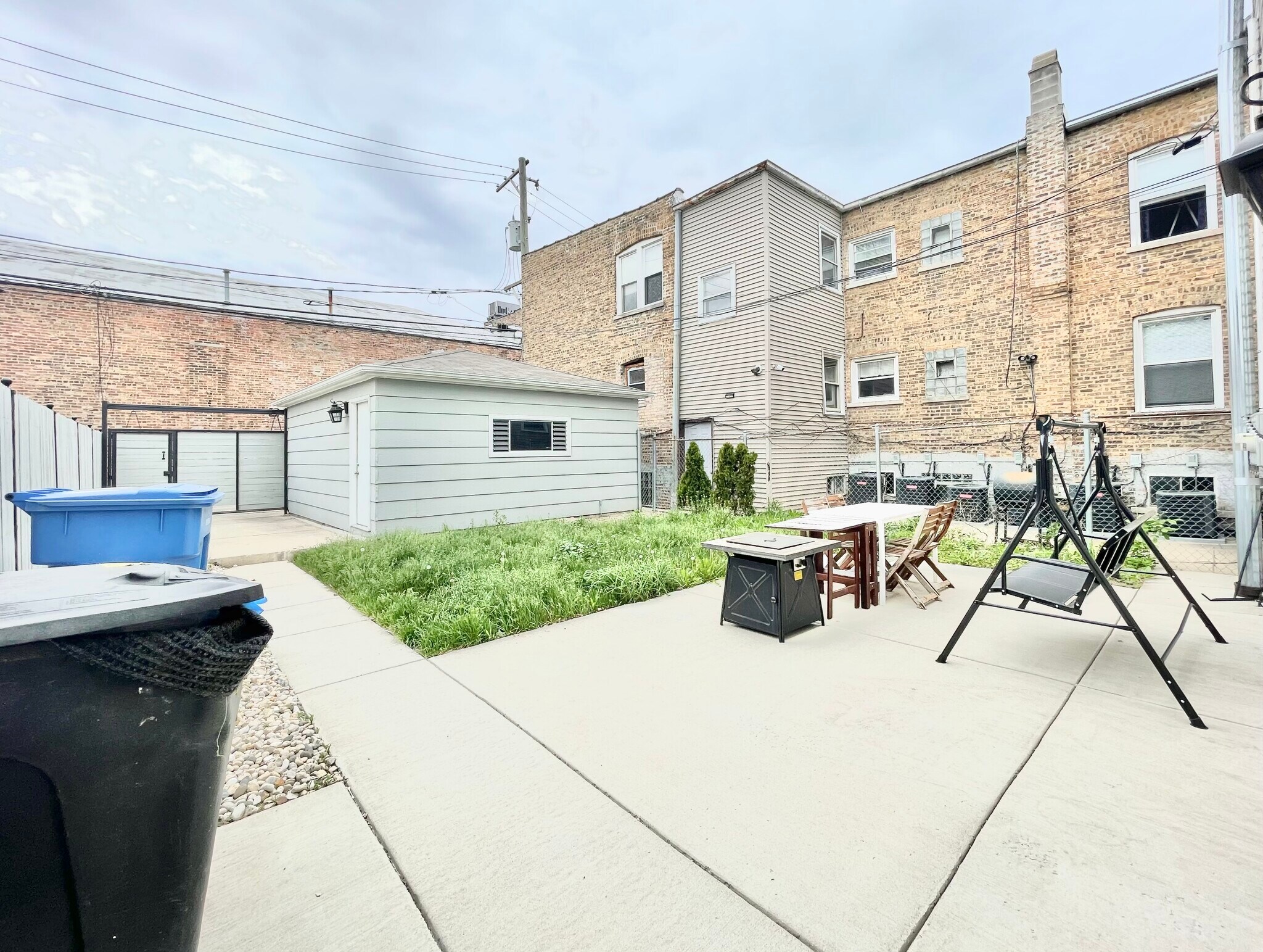 Building Photo - 2652 N Harding Ave