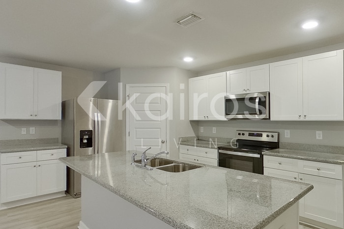 Building Photo - 112 Swallowtail Ln