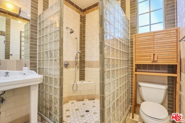 Building Photo - 1847 E Del Mar Blvd