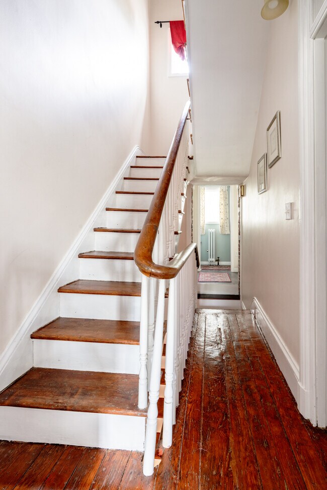 Building Photo - 1702 Hollins St