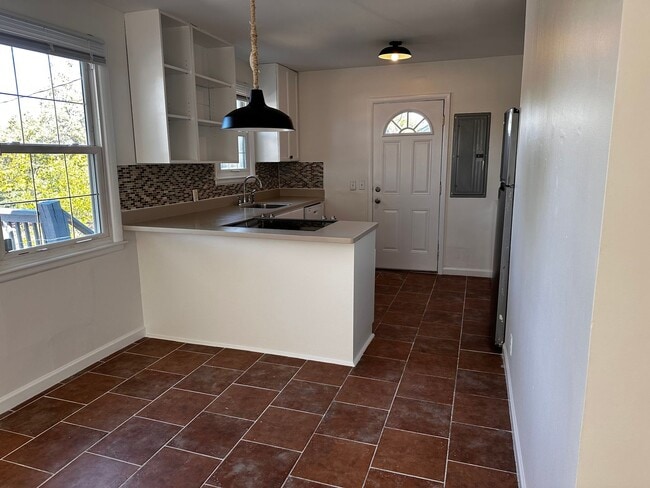 Building Photo - Adorable Sylvan Heights