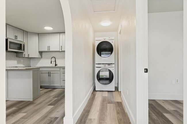 Building Photo - CHARMING 1-BEDROOM CASITA IN DENVER HEIGHTS