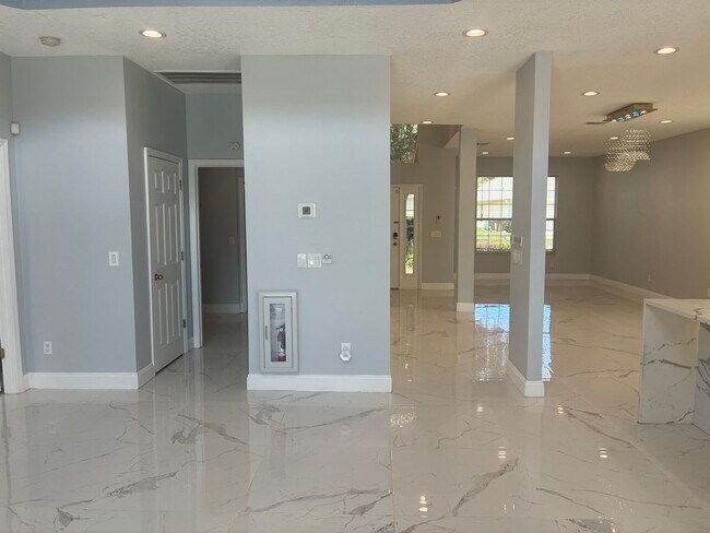 Building Photo - 2641 Emerald Island Blvd