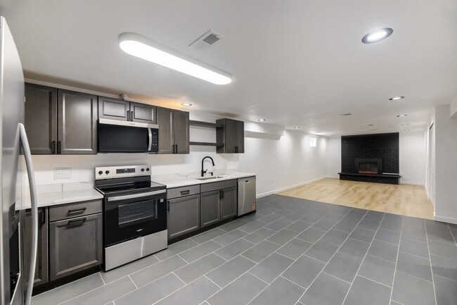 Building Photo - 3831 W Rutgers Pl