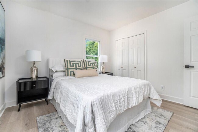 Building Photo - 2539 Glendale Cir SE