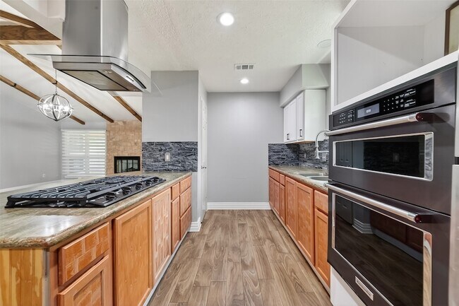 Building Photo - 19818 Packwood Dr