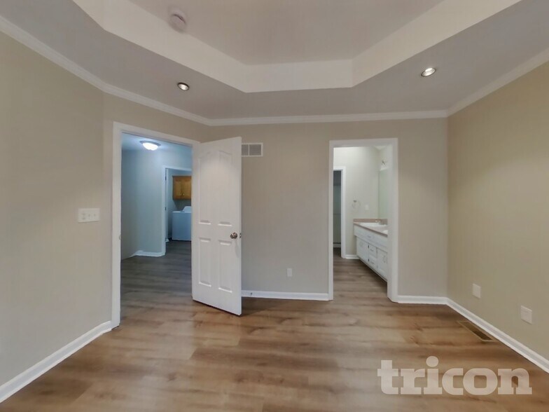 Building Photo - 1716 Lynn Cir