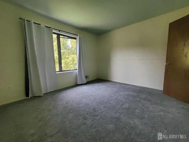 Building Photo - 65 Diamond Ln