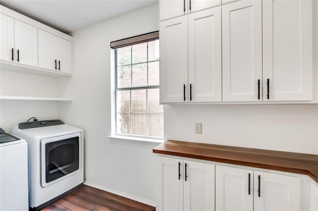 Building Photo - 6407 Back Bay Ln