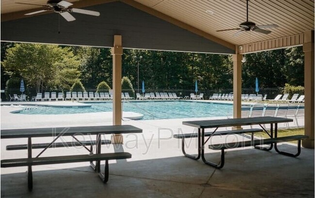 Building Photo - 202 Linsmore Ave