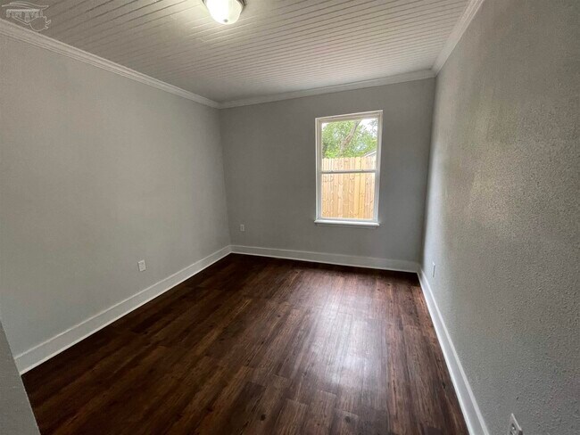 Building Photo - 805 Grandview St