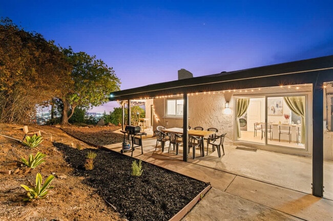 Building Photo - 5048 Bluff Pl