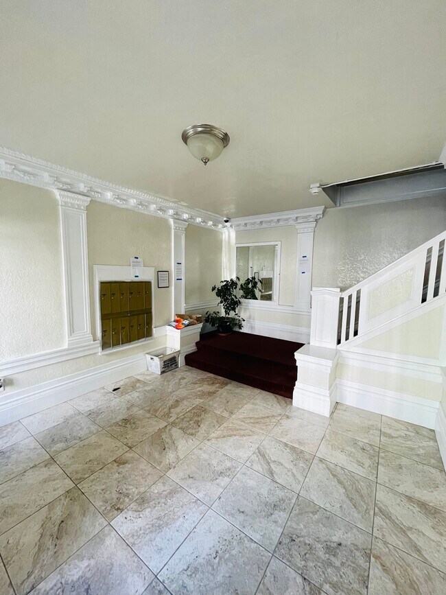 Building Photo - 1885 Golden Gate Ave