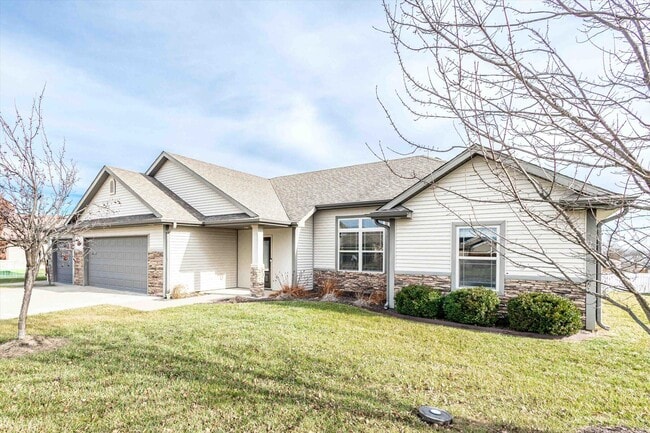 Building Photo - 6680 American Setter Dr