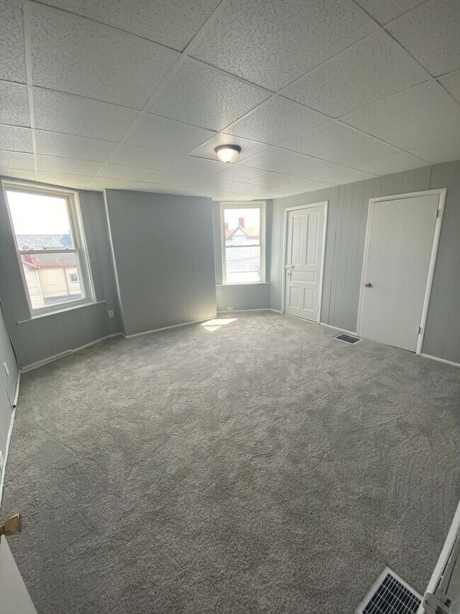 Building Photo - 2312 Eccles St