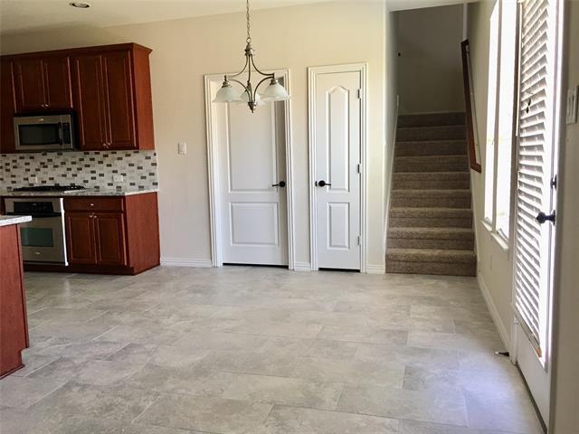 Building Photo - 8904 Brook Hollow Dr