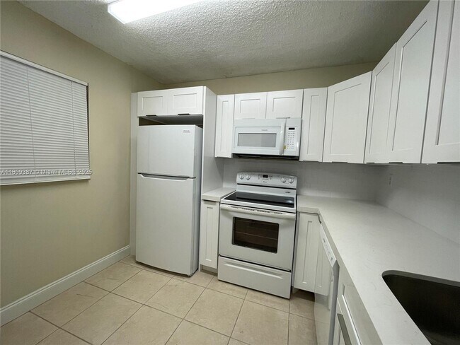 Building Photo - 3470 Foxcroft Rd