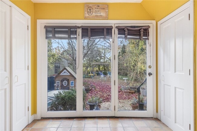 Building Photo - 73 Thames St