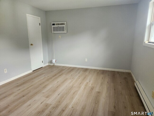 Building Photo - 1 Knollwood Dr