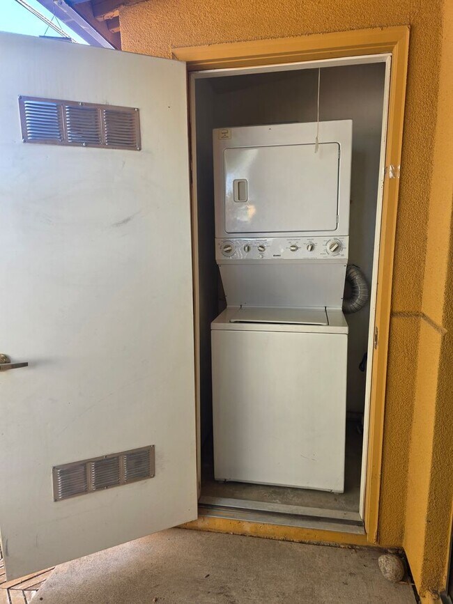 Building Photo - Spacious Large 2BR 1BA Condominium w/ Pool & Spa Access • Freshly painted in Tucson