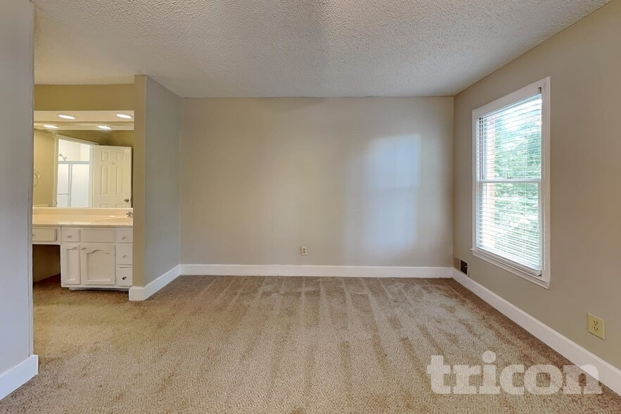 Building Photo - 150 Tanglewood Dr