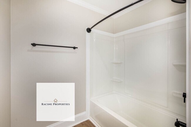 Building Photo - Charming Three Bedroom in Greer, SC