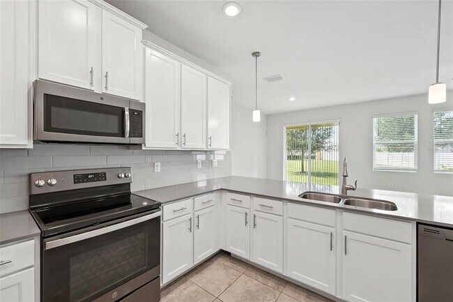 Building Photo - 9944 Red Eagle Dr