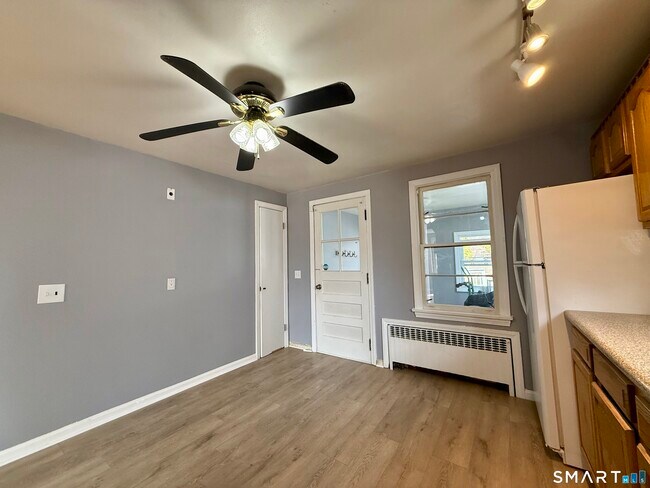 Building Photo - 37 Alexander Ave