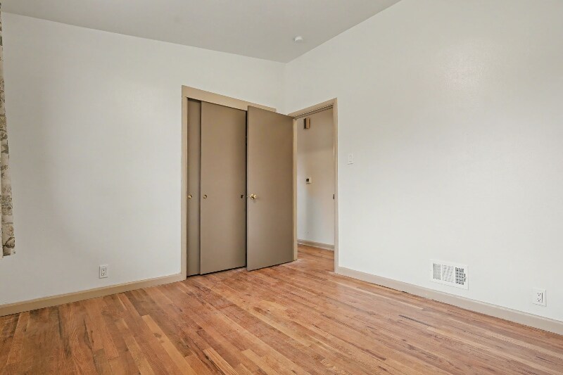 Building Photo - 450 Elm Ct