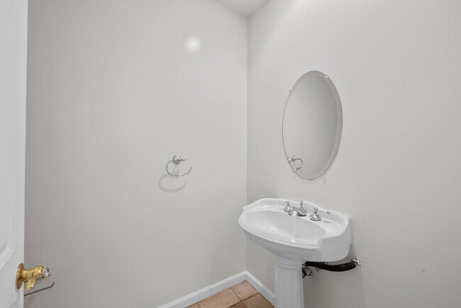 Powder Room - 3960 Pennsylvania Ave