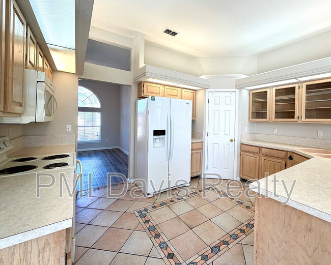 Building Photo - 1771 Pickwick Pl