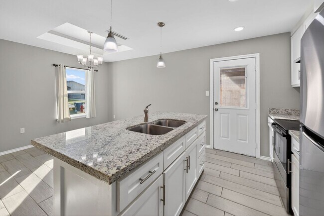 Building Photo - Charming 3BR Duplex in Brownsville