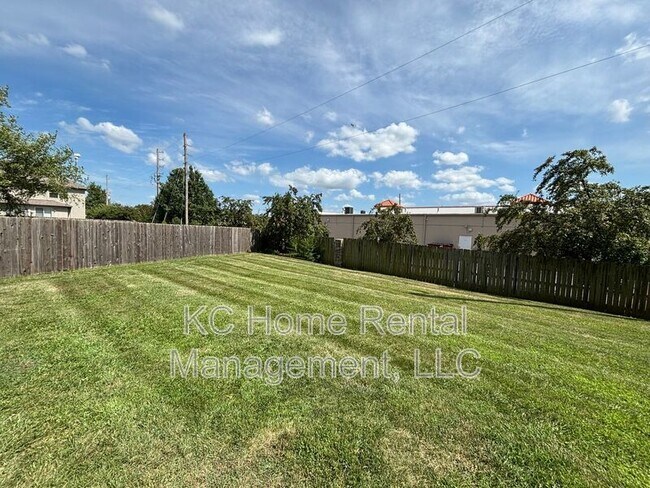 Building Photo - 501 Regina Ct