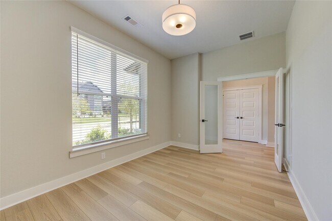 Building Photo - 18515 Parkland Row Dr