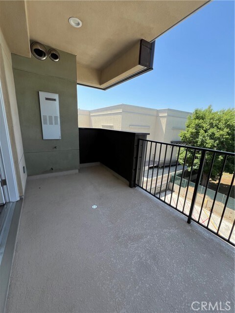 Building Photo - 419 N Chandler Ave