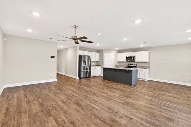 Building Photo - 6550 Eastland Cir