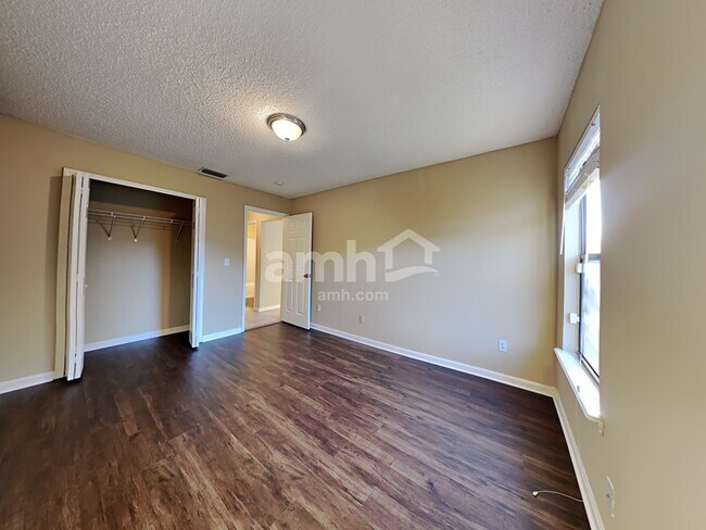 Building Photo - 3753 Woodbriar Dr